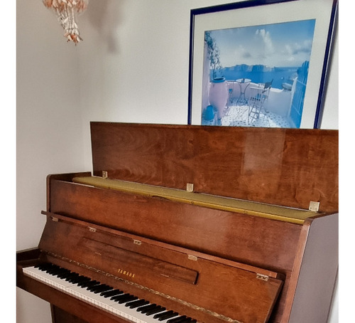 Piano Yamaha Vertical