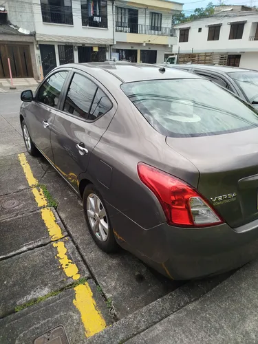 Nissan Versa 1.6 Advance