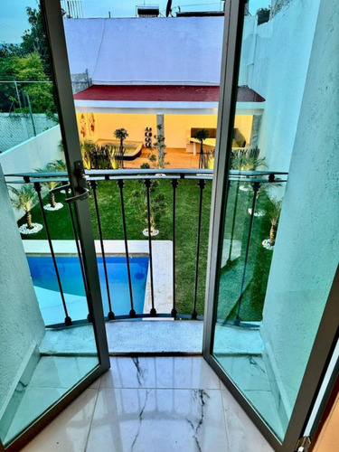 Casa Estilo Contemporáneo En Col. Tulipanes, Cuernavaca Morelos.