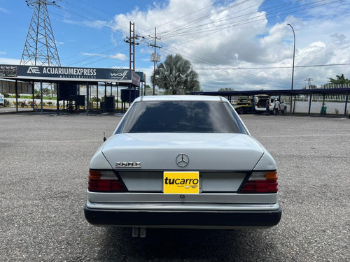 Mercedes Benz E-260