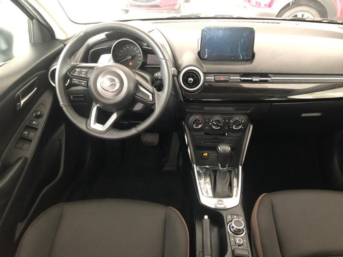 Mazda 2 Touring Automatico 2021 Blanco Nieve Perlado