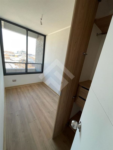 Imagen 3 de 13 de Departamento En Venta De 2 Dorm 2 Baños. En Santiago