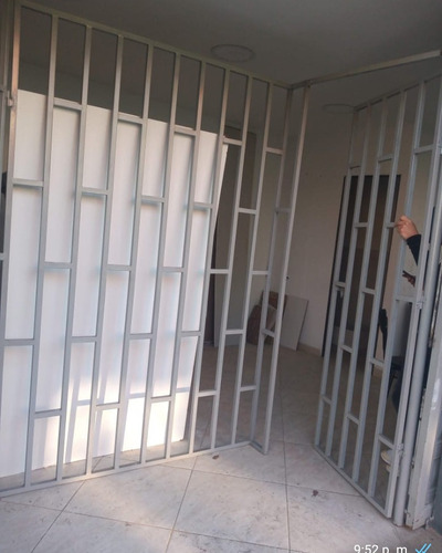 Imagen 2 de 4 de Venta Reja Tipo Bancaria Color Gris Apta Para Local