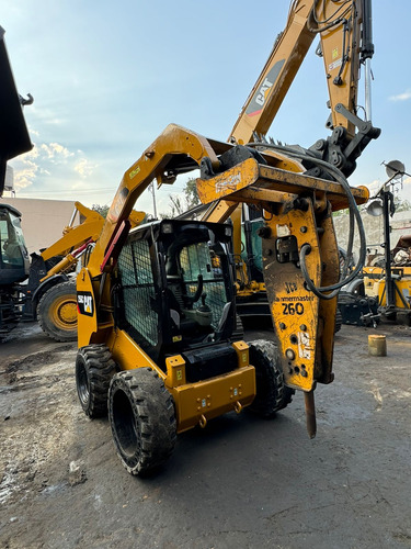 Minicargador Caterpillar 256c