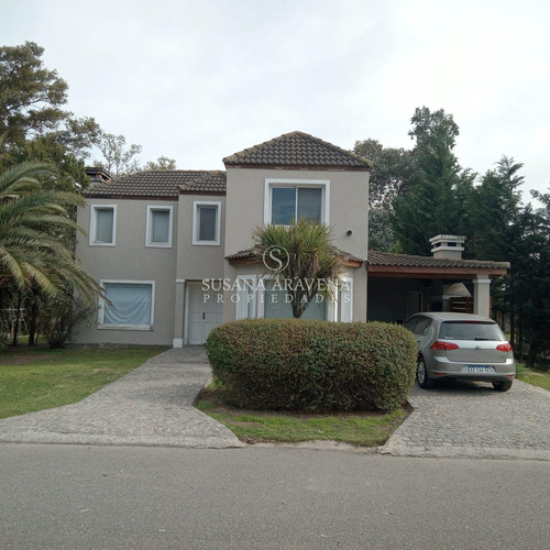 Casa En Venta En Altos Del Golf, Pilar, G.b.a. Zona Norte