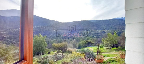 Casa En Venta De 6 Dorm. En Olmué