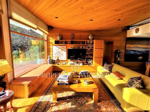 Imagen 3 de 30 de Hermosa Casa En Pucón Con Gran Vista Al Volcán
