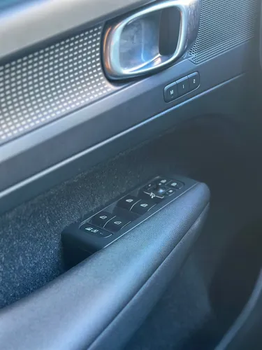 Volvo XC40 2.0 T4 R-Design