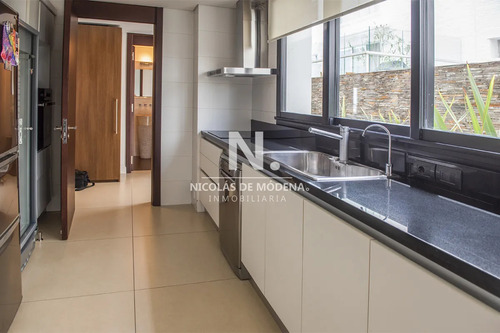 Apartamento Unico Frente Al Mar, Zona Puerto Con Piscina Propia.