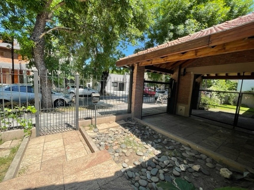 Venta-casa C/jardín En Inmejorable Ubicación En Monte Grande