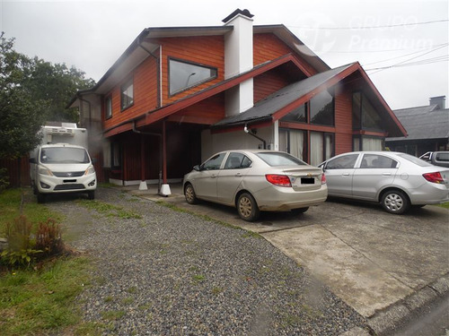 Amplia Casa Duplex En Condominio En Venta En Valdivia 
