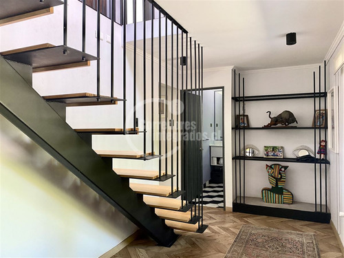 Casa En Venta De 5 Dorm.la Dehesa Lo Barnechea