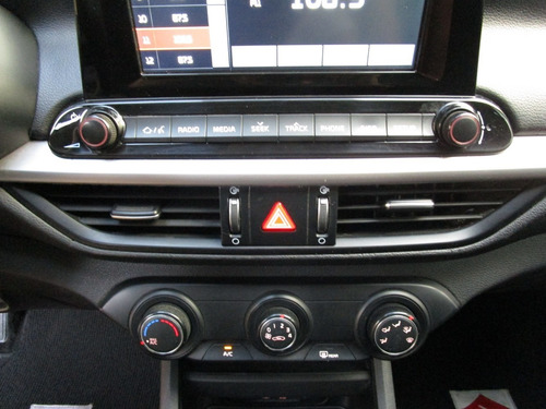 Imagen 7 de 15 de Kia Forte 4p L 2.0l,tm6,a/ac.,ve,r16
