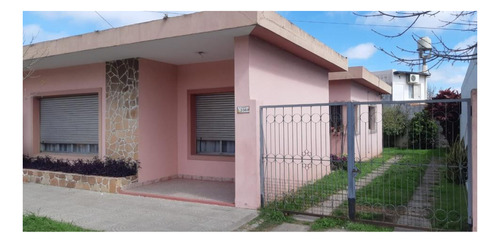 En Venta- Casa De 3 Dormitorios Sobre Av. Ramirez