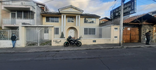 Imagen 14 de 16 de Casa Doble Con 3 Dormitorios Principales Y 3 Baños + Casa De Servicio Con Habitacion Sala Y Baño
