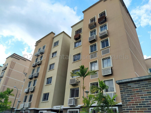José Trivero Vende Bello Apartamento, Amoblado, En Barquisimeto, Cuenta Con Parque Infantil, Vigilancia Privada Y Piscina 