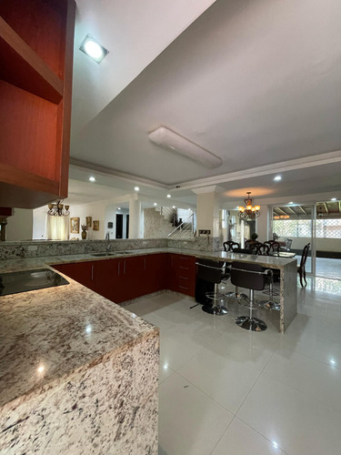 Yosmar Y Fernando Venden Casa En Villas San Diego Country Club