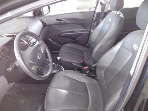 Imagem 6 de 12 de Hyundai Hb20s 2018 1.0 Comfort Plus Flex 4p