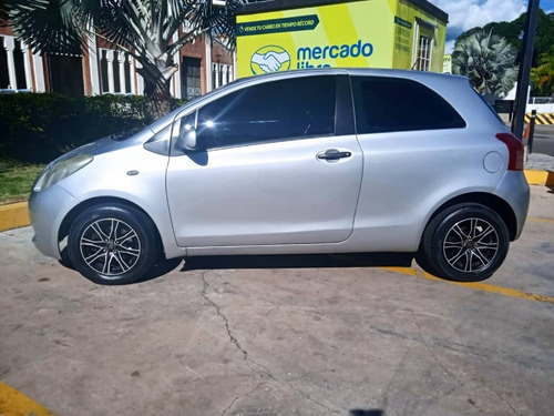 Imagen 2 de 9 de Toyota Yaris