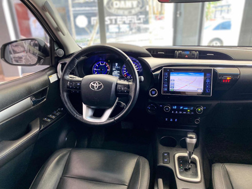 Toyota Hilux 2.8 Cd Srx 177cv 4x4 At 2017