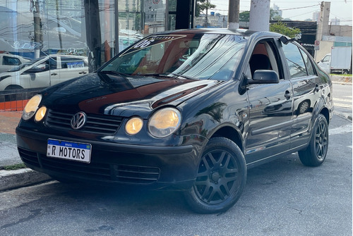 Volkswagen Polo Sedan 1.6 Total Flex 4p