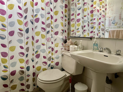 Acogedora Casa En Venta De 6 Dorm. En Los Domínicos, Piscina