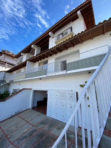 Se Vende Townhouse 545 M2. 5hab.+s/4 Baños+s/5p. Terraza  Club Hípico