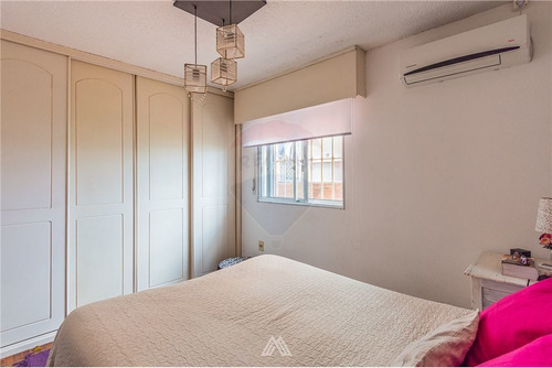 Venta Apto 2 Dorm. C/ Patio Y Garage, Ciudad Vieja