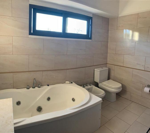 Imagen 24 de 29 de Venta Con Renta - Casa En Saint Thomas Este