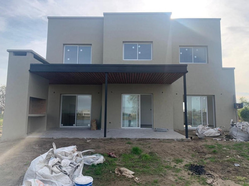 Casa En Venta En El Canton Norte