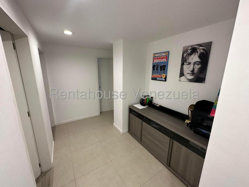 Apartamento Piso Bajo 178 M² 3h, 4b, 2p, Residencias Alto Hatillo Humbold Con Pozo De Agua En Venta En Alto Hatillo Calle El Pauji Caracas
