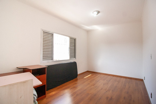 Imagem 18 de 28 de Excelente Casa 250m², 3 Dormitórios, 1 Suíte, 4 Banheiros No Total, Churrasqueira, Portão Eletrônico E Quintal. - Sp - So0942_sales