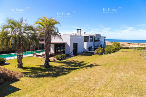 Espectacular Casa En Primera Línea, Laguna Blanca