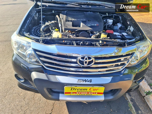 Imagem 9 de 14 de Toyota Hilux Sw4 3.0 Srv 4x4 7 Lugares 2014