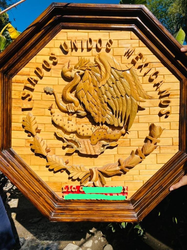 Cuadro De Escudo Nacional Hecho De Madera 