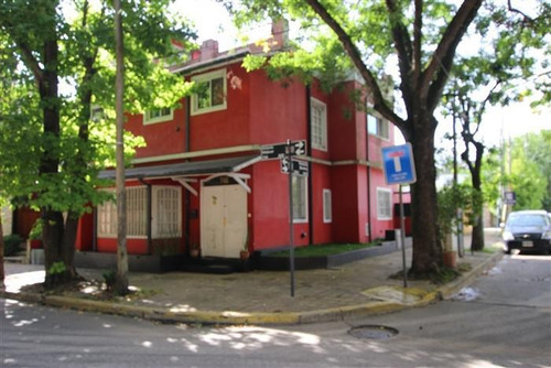 Chalet De Cinco Ambientes Frente A La Quinta Presidencial.