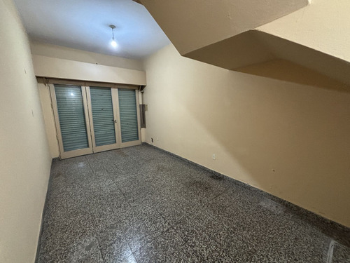 Casa + 2 Locales En Inmaculado Estado De Conservación!