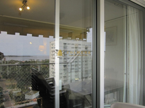 Apartamento En Muy Buena Ubicacion, De 2 Dor, 2 Baños Con Balcon Con Parrillero Con Linda Vista. Consulte!!!!!!!!- Ref: 1991