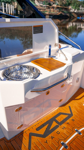Lancha Azov Z260 14 Pessoas, Maior Cockpit, Com Banheiro!