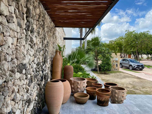 Casa En Venta Con O Sin Muebles En Cancun, Lagos Del Sol