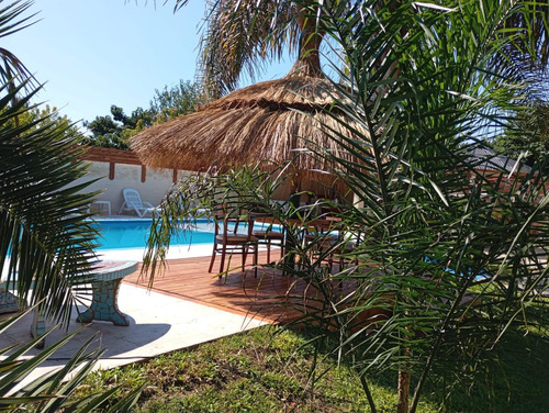 Casa En Venta - 4 Dormitorios 3 Baños - 9 De Abril