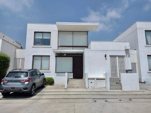 Linda Casa En Condominio, Sector Consistorial Con Quilin