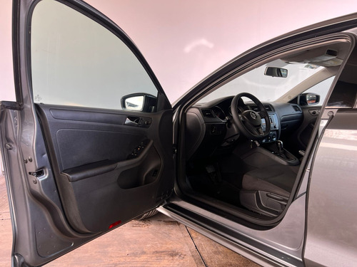 Volkswagen Jetta 2.0 Tiptronic At