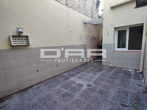 Hermoso Ph De 3 Ambientes Al Frente Con 2 Patios, Parrilla Y Garage!- Pasaje Caballito 1400