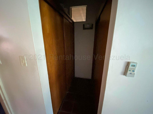 Imagen 20 de 30 de Casa_en_venta_en_caracas_en_santa-sofia_ Rah-21-17668 Orlando Figueira 04125535289/04242942992