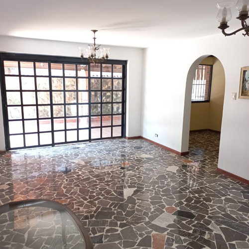 Venta De Casa En Urb San Luis Con Garita De Seguridad