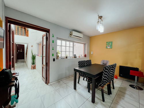 Imagen 9 de 16 de Espectacular Casa En Venta En Banfield Oeste Con 6 Amb, Parque Y Piscina