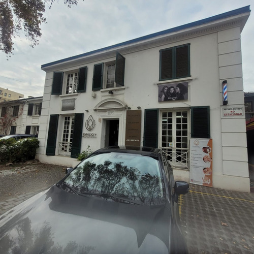 Gran Casa Comercial, Local Y/o Oficinas Ubicada En Esquina
