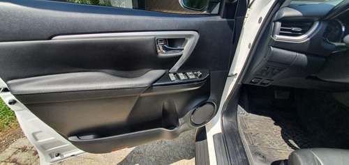 Toyota Hilux Sw4 2.7 Sr 7 Lugares 4x2 16v Flex 5p Automátic