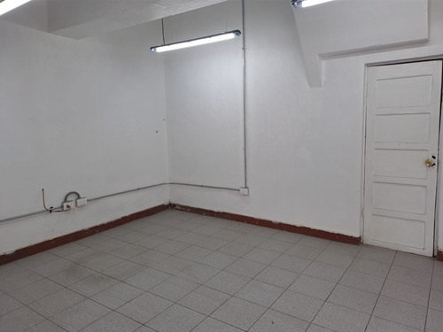 Se Arrienda Local Comercial En El Centro De Chillan